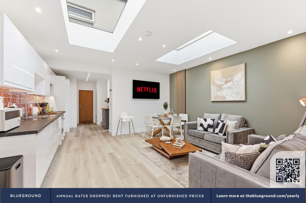 Property photo 3 of 34 Living Room