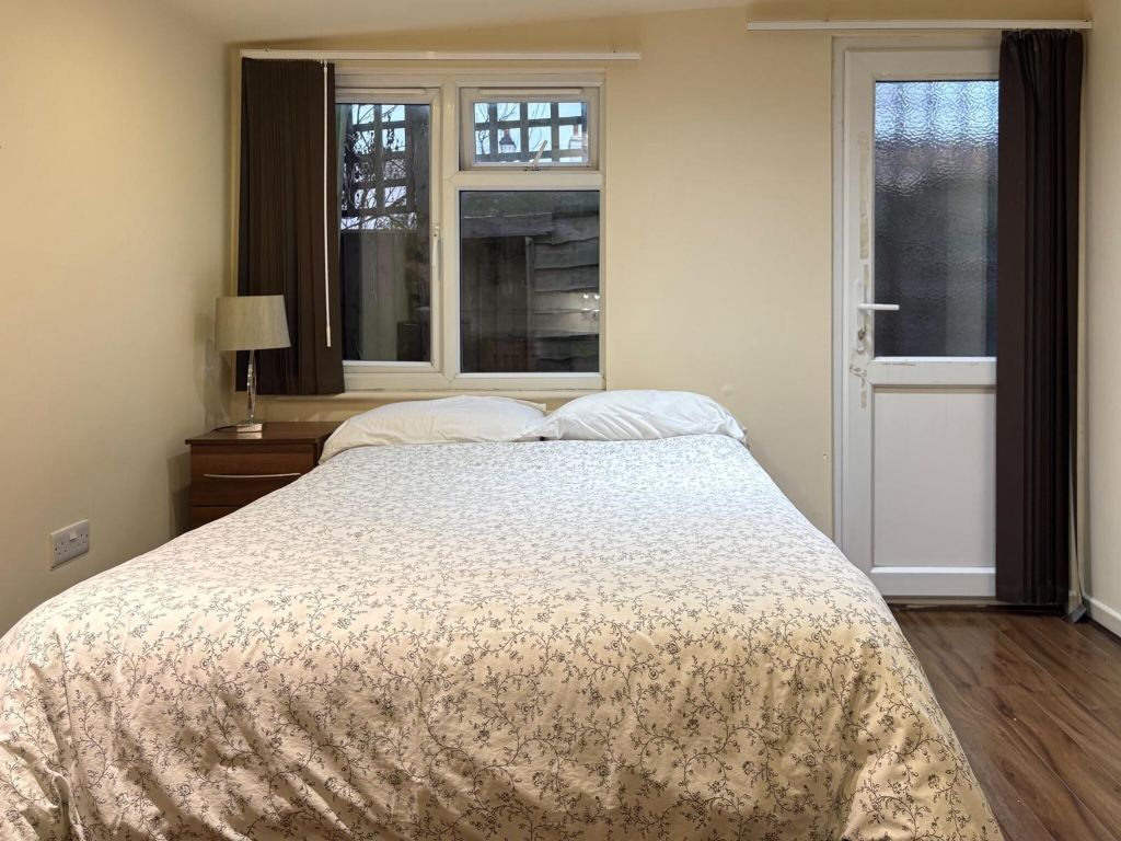 Property photo 1 of 9 Bedroom