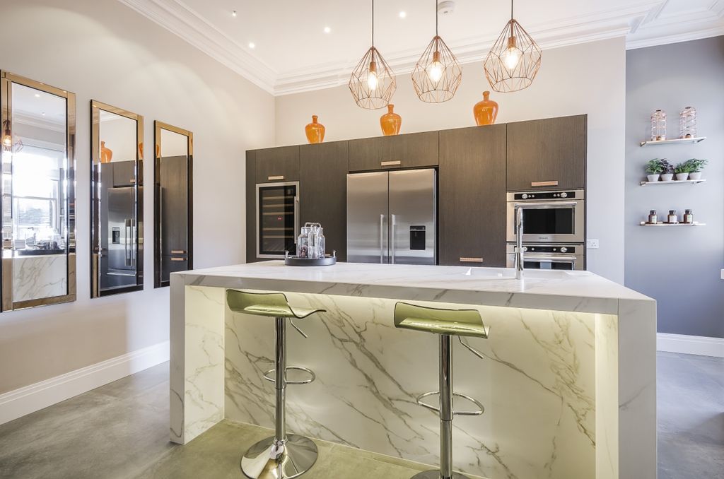 Property photo 2 of 21 Carlisle Mansions...