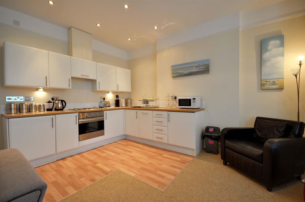Property photo 1 of 11 Kitchen 2.Jpg