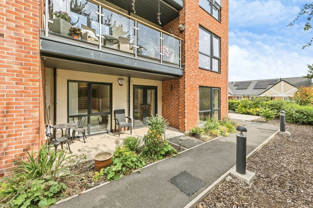 Property photo 2 of 17
