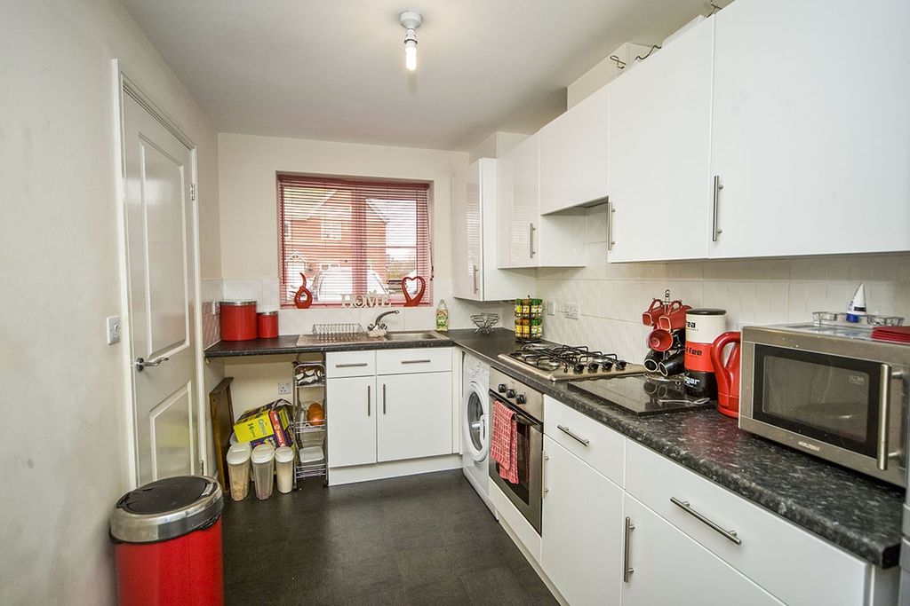 Property photo 3 of 8 Dining Kitchen