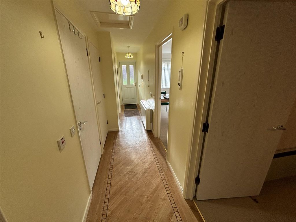 Property photo 3 of 10 Entrance Hall