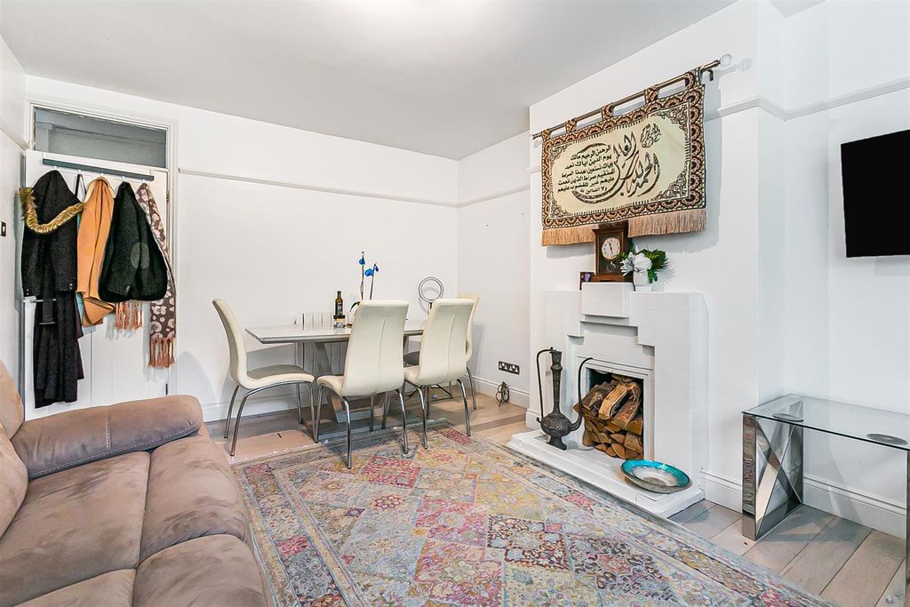 Property photo 3 of 17
