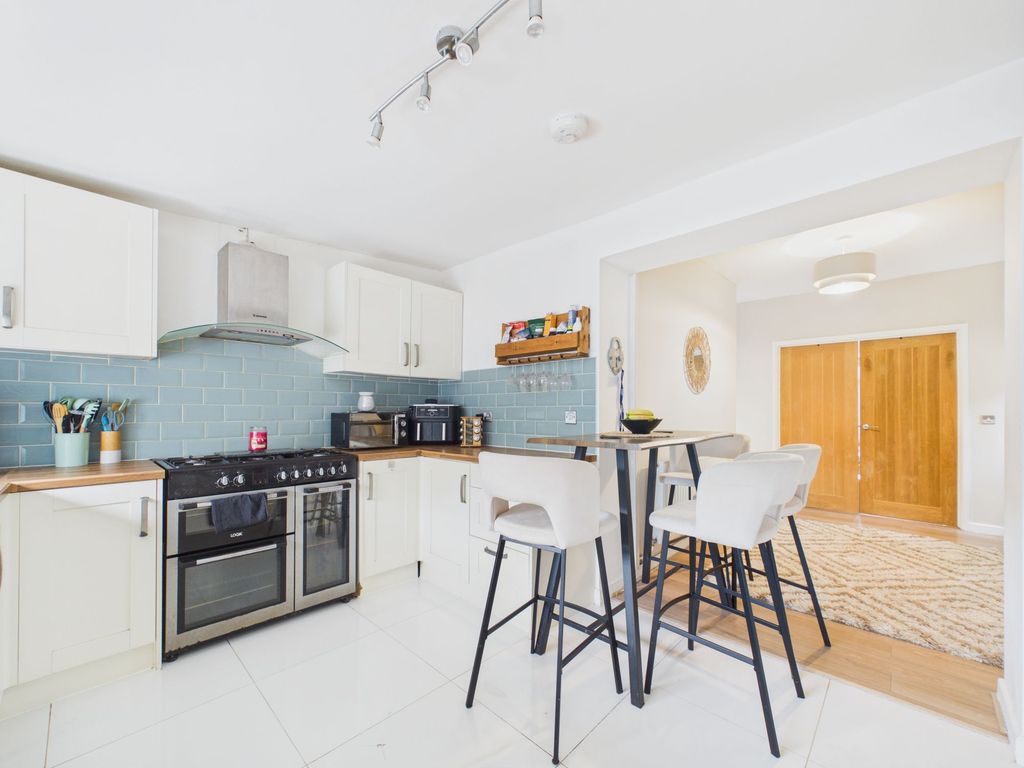 Property photo 2 of 25