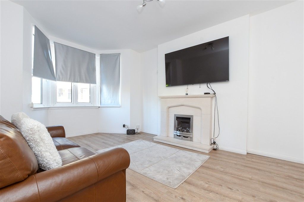 Property photo 3 of 14 Lounge