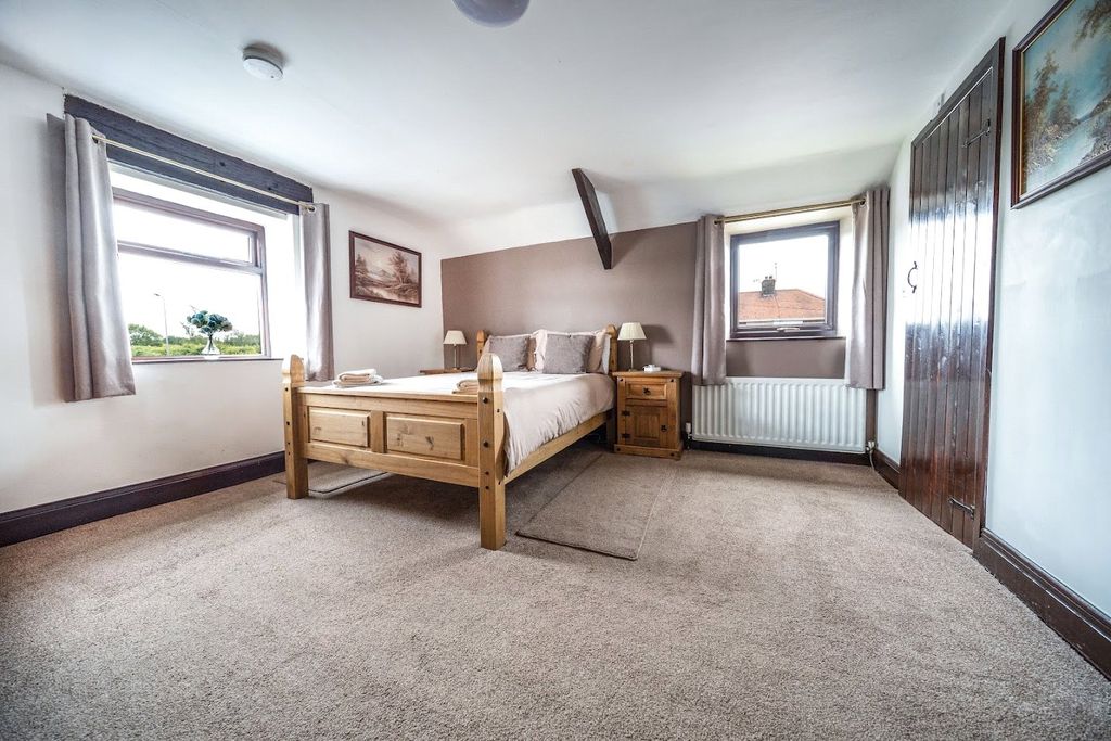 Property photo 3 of 8 Picture No. 08