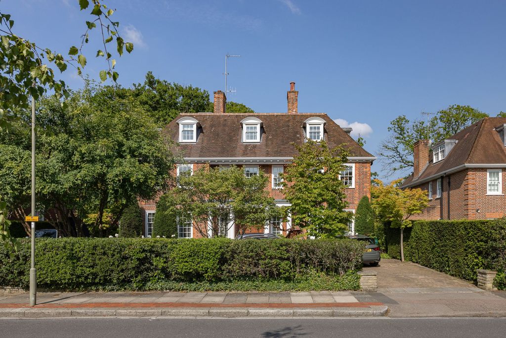 Property photo 3 of 32