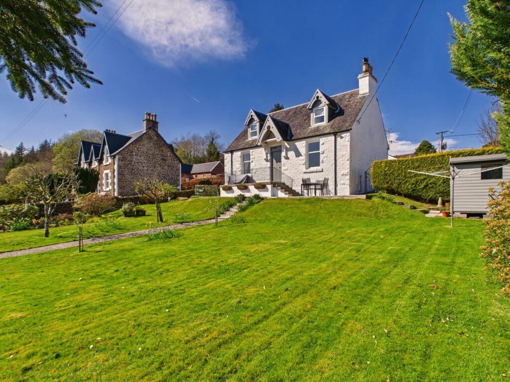 Property photo 2 of 34