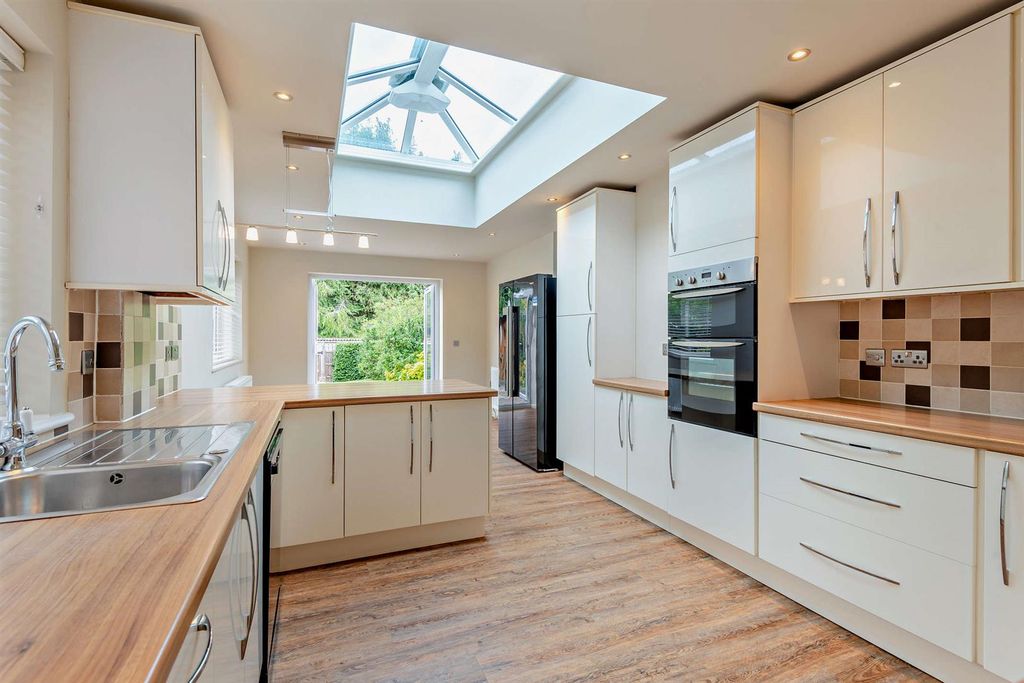 Property photo 2 of 21 Kitchen