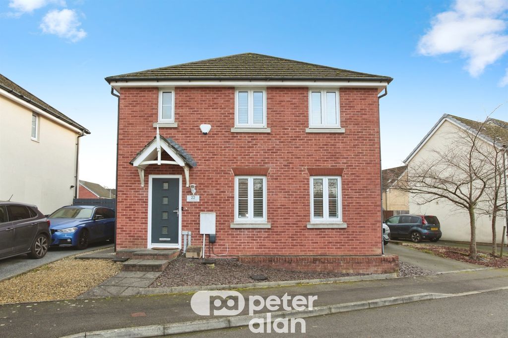 Property photo 2 of 18