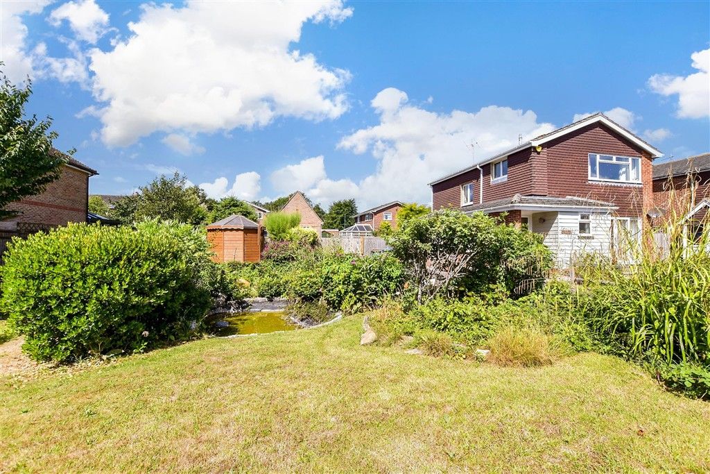 Property photo 1 of 12 Side Garden