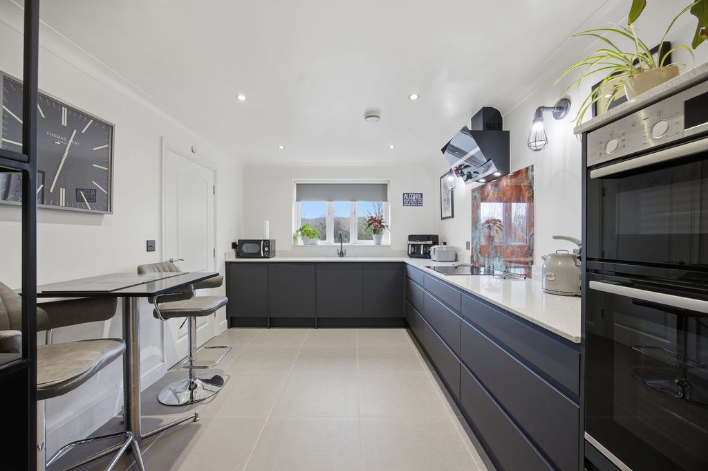 Property photo 2 of 35