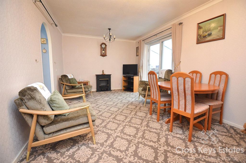 Property photo 2 of 10 Sitting Room