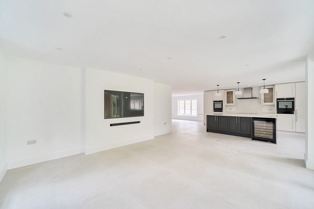 Property photo 2 of 47 1347754-19-68B6Eb...