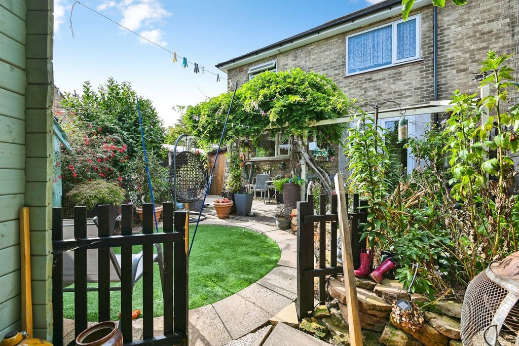 Property photo 1 of 14 Rear Gardens
