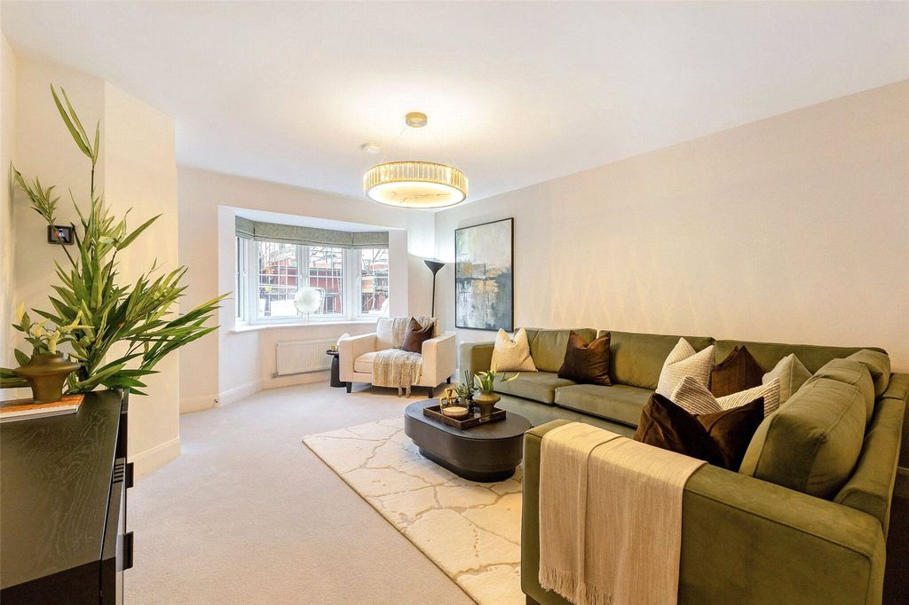 Property photo 3 of 12 Show Home