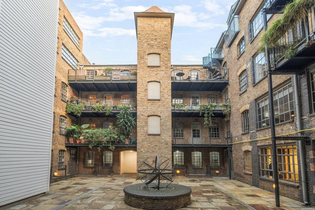Property photo 3 of 15 Courtyard