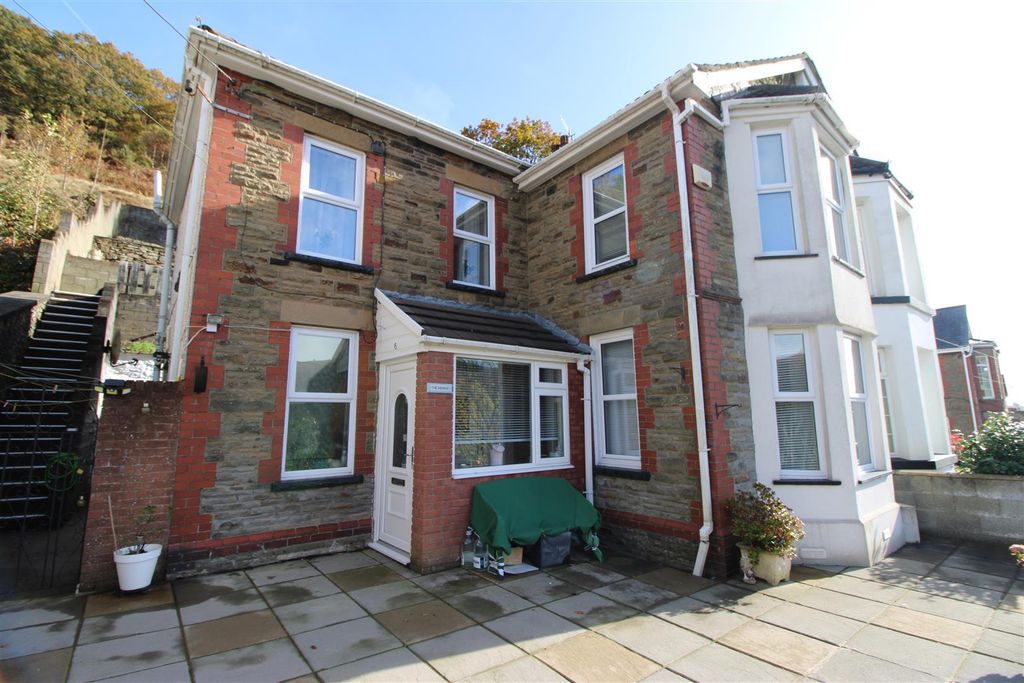Property photo 2 of 25