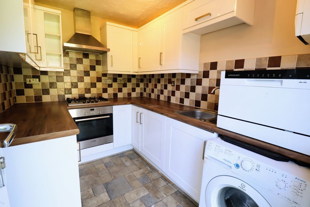 Property photo 3 of 9 Kitchen