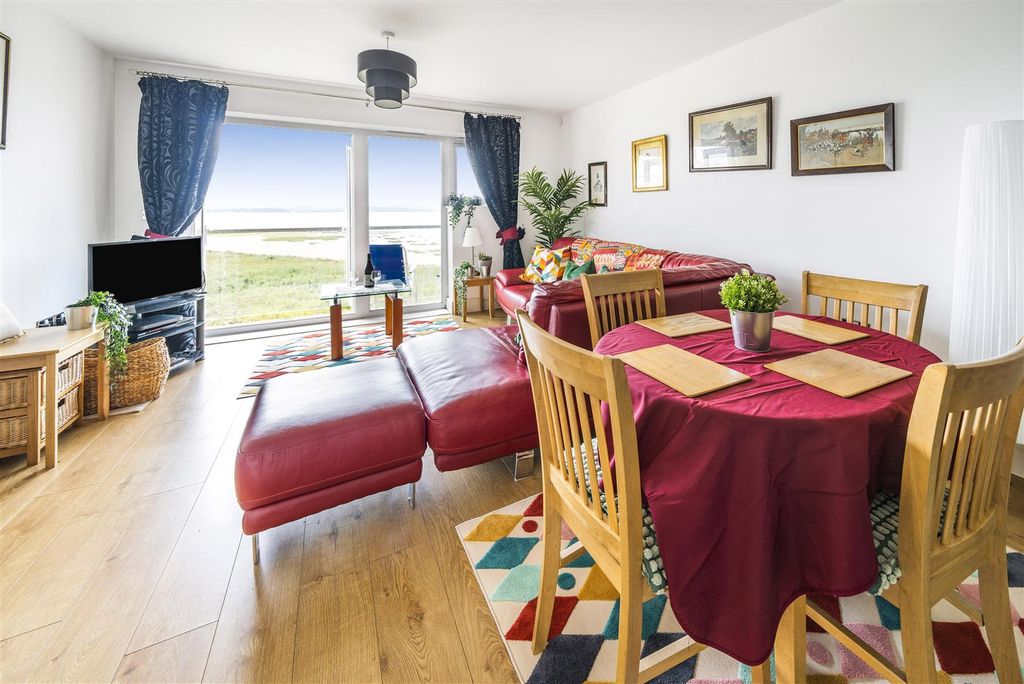 Property photo 3 of 25