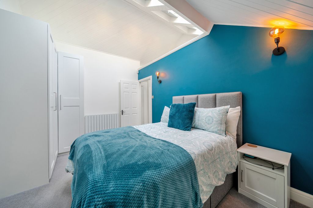 Property photo 3 of 16 Bedroom