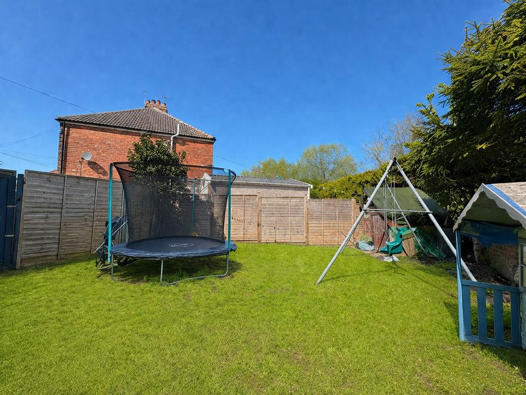 Property photo 2 of 10 Remove Bike And Bin.Png