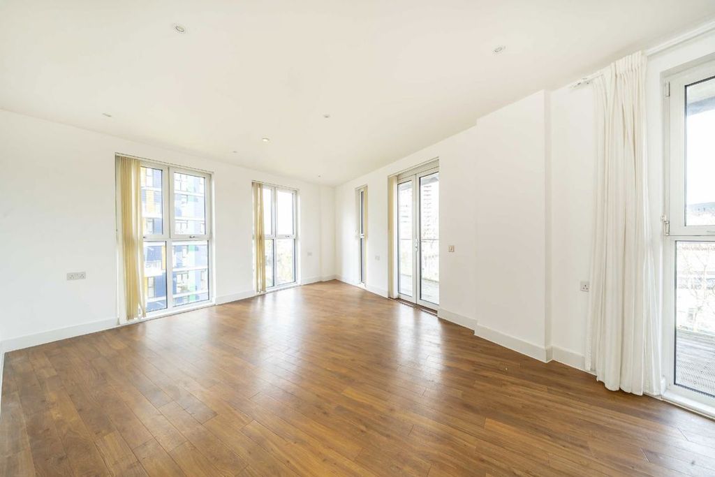 Property photo 2 of 5