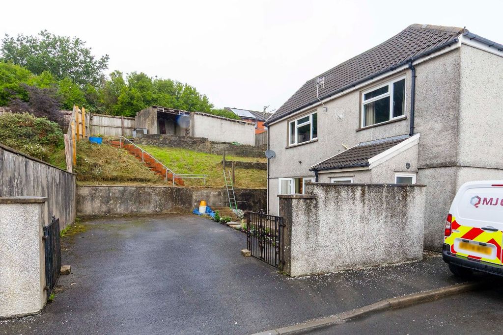 Property photo 3 of 26