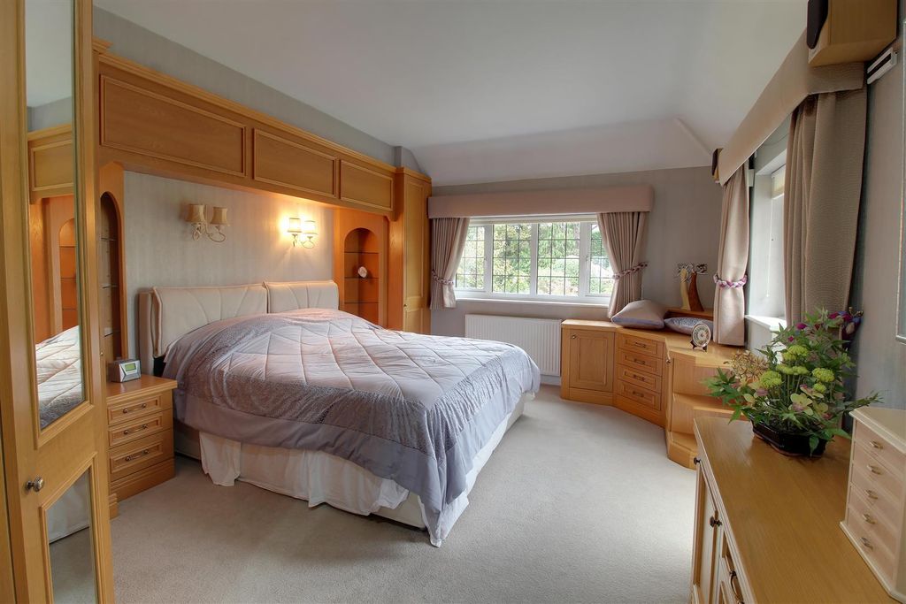 Additional image 21 of 4 bed detached house for saleBrookmans Avenue, Brookmans Park AL9