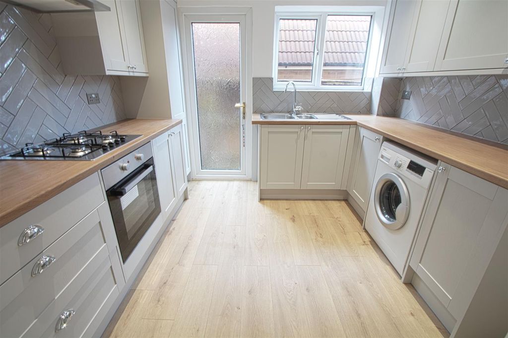 Property photo 2 of 11 Kitchen.Jpg