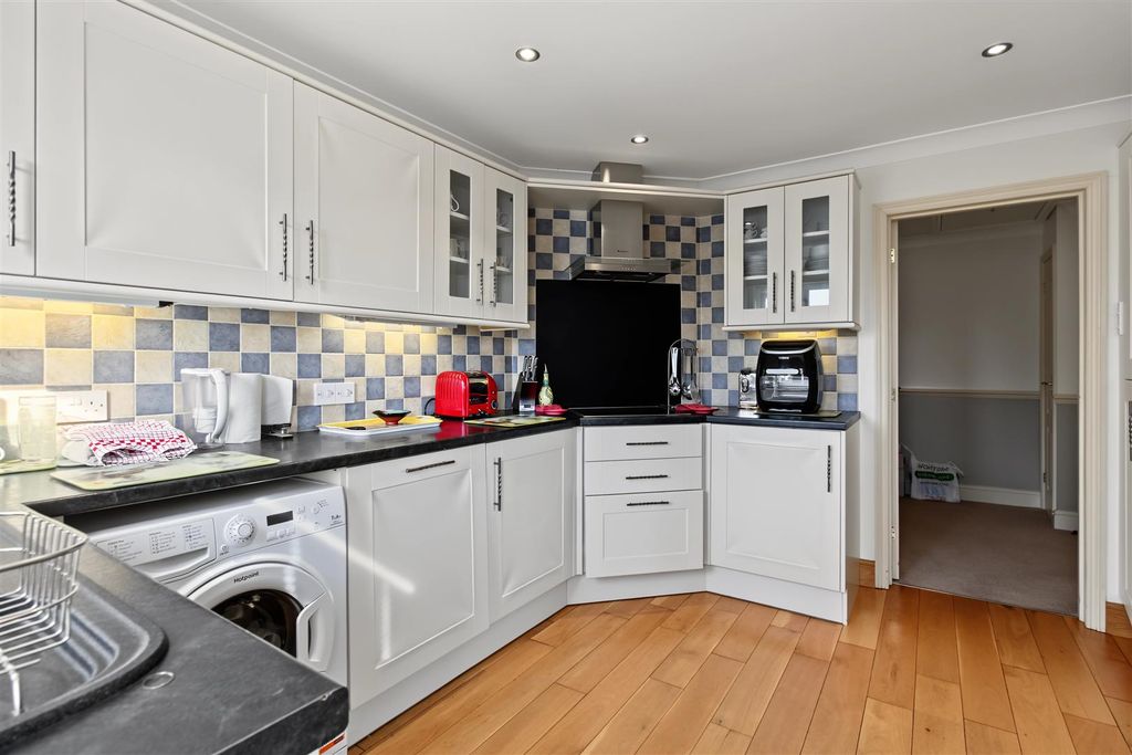 Property photo 2 of 21 Kitchen