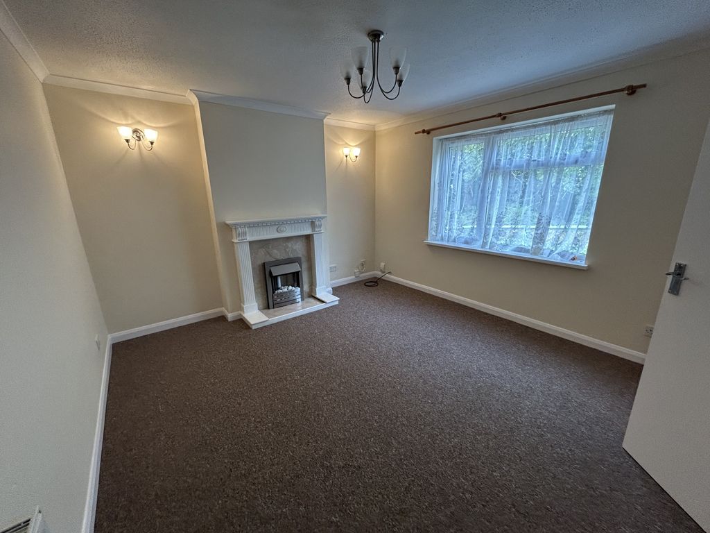 Property photo 2 of 20 Lounge With Fireplace