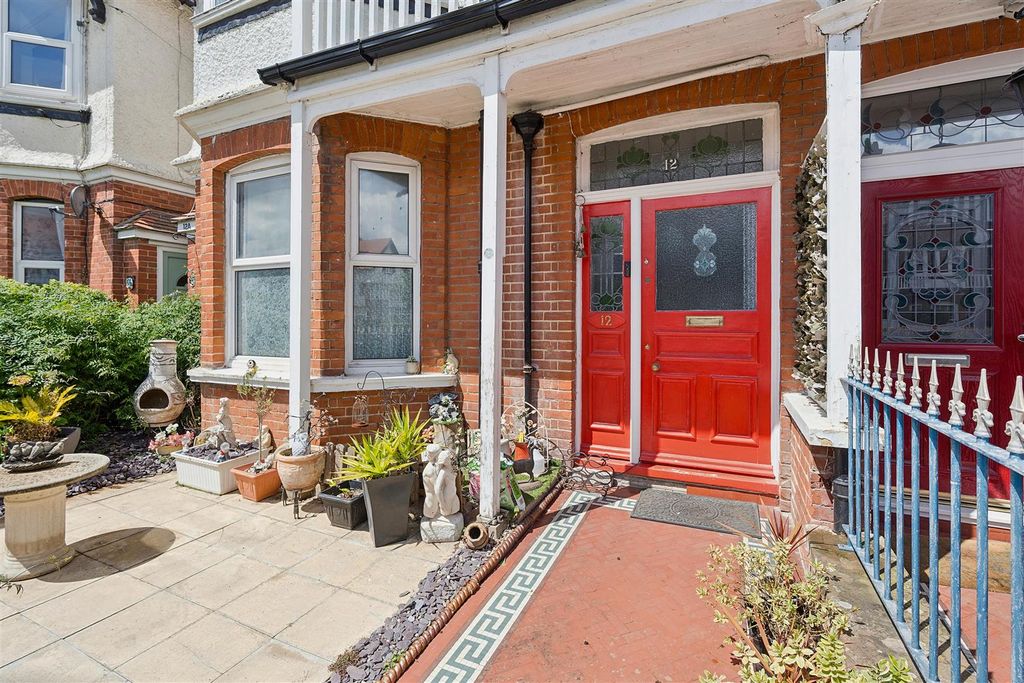 Property photo 2 of 14 12 Crawford Gardens-Hr3.Jpg