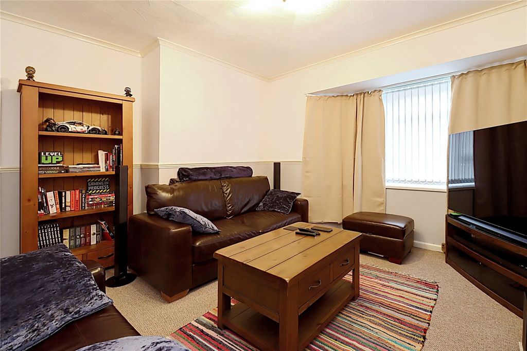 Property photo 2 of 8 Lounge