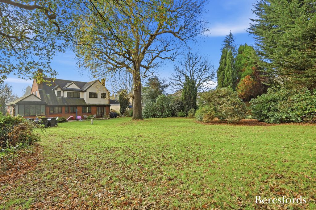 Property photo 2 of 21 Garden