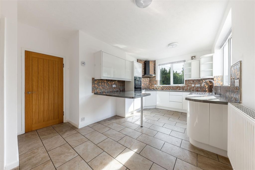 Property photo 3 of 27 Kitchen