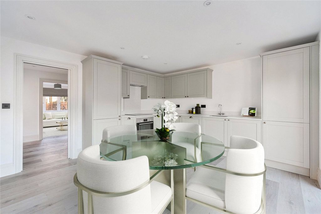 Property photo 3 of 7 Kitchen / Dining
