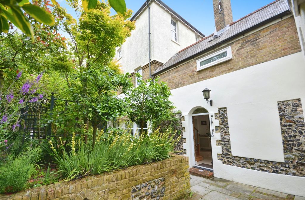 Property photo 2 of 21
