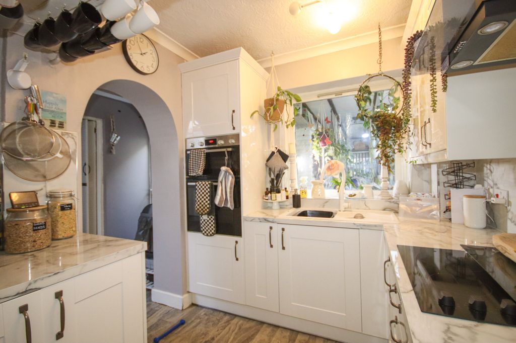 Property photo 3 of 12 Kitchen