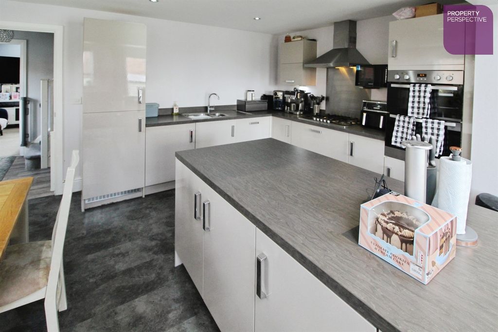 Property photo 3 of 14 Kitchen