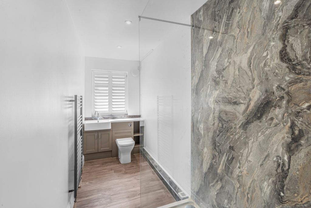Property photo 3 of 12 Bathroom