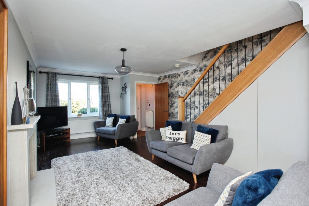 Property photo 2 of 27