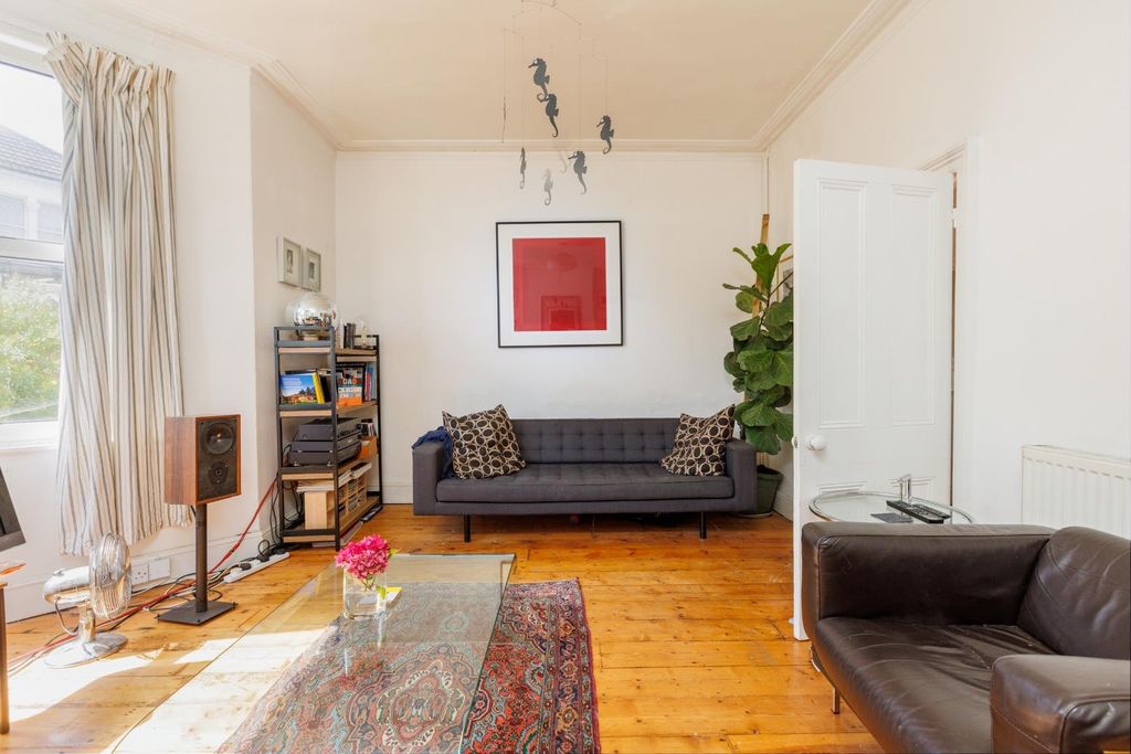 Property photo 3 of 27 51 Wolseley Road-15.Jpg