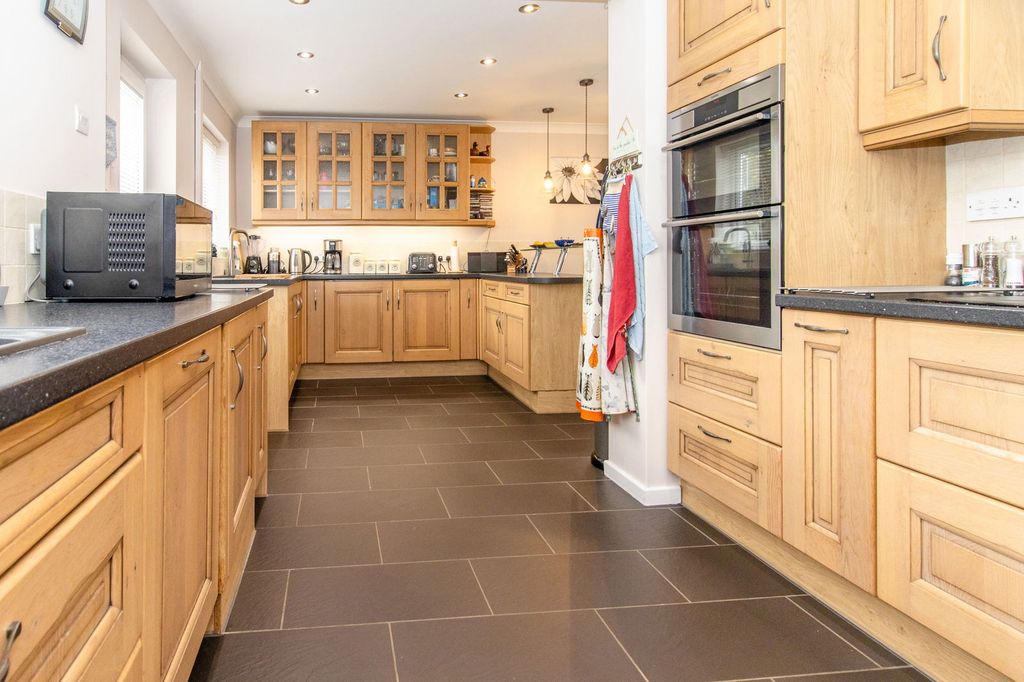 Property photo 3 of 30