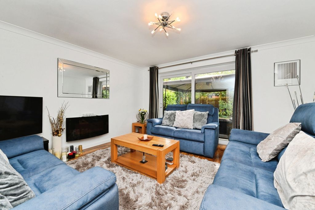 Property photo 3 of 17 Interior