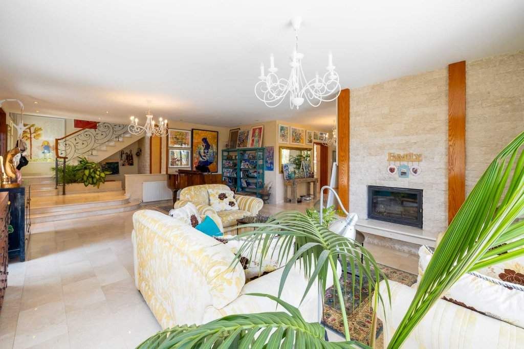 Property photo 2 of 30