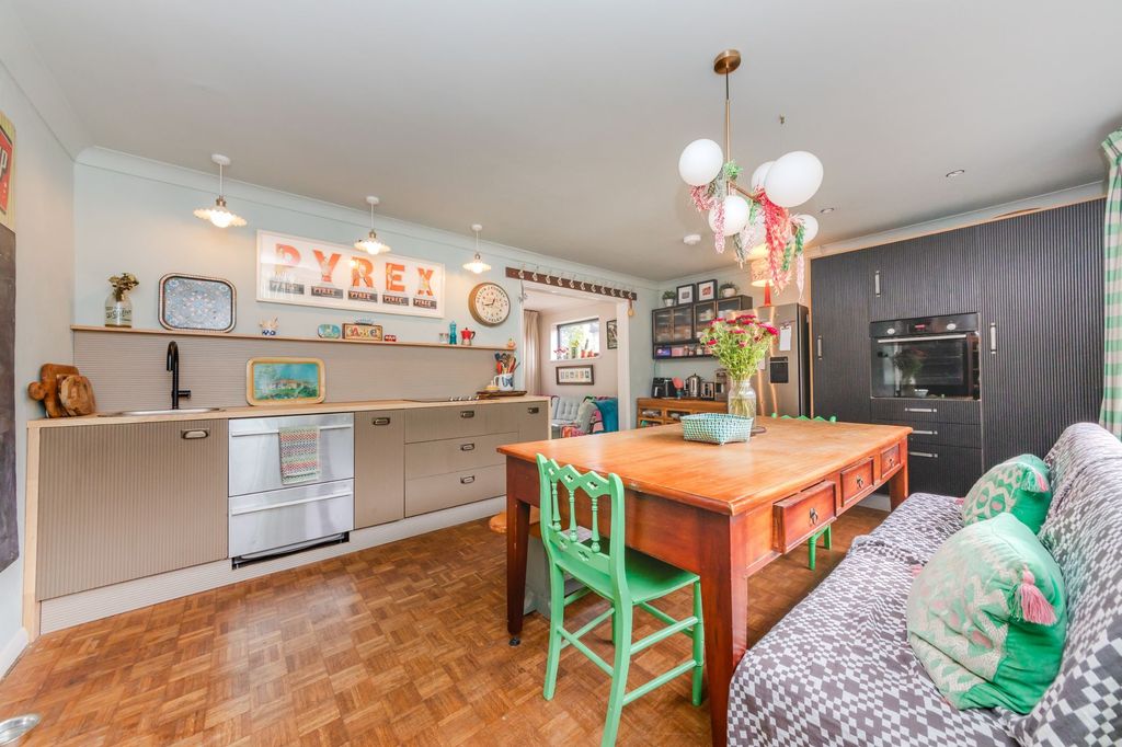 Property photo 3 of 24