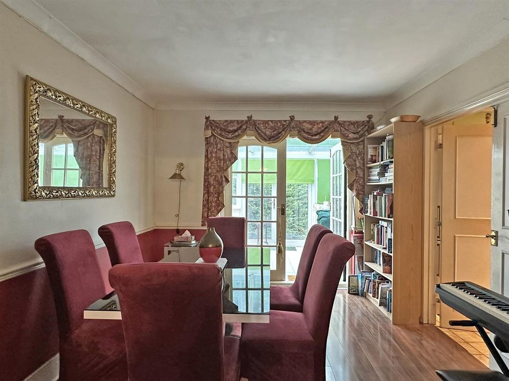 Property photo 3 of 25