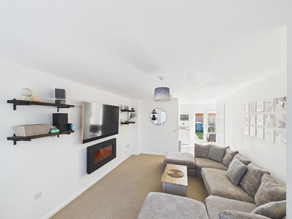 Property photo 2 of 15 4993323